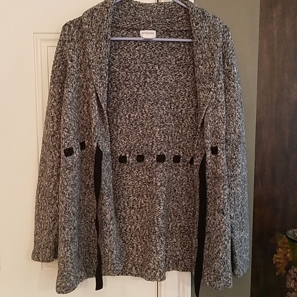 Great condition gray knit maternity sweater top